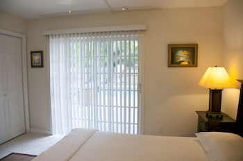 Colindale Apartments Williams Town Екстер'єр фото